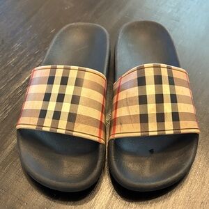 Kids 1 (32) Burberry Slides